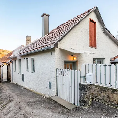 Romantisches Weinkellerhaeuschen Mit Whirlpool Holiday home Krems an der Donau