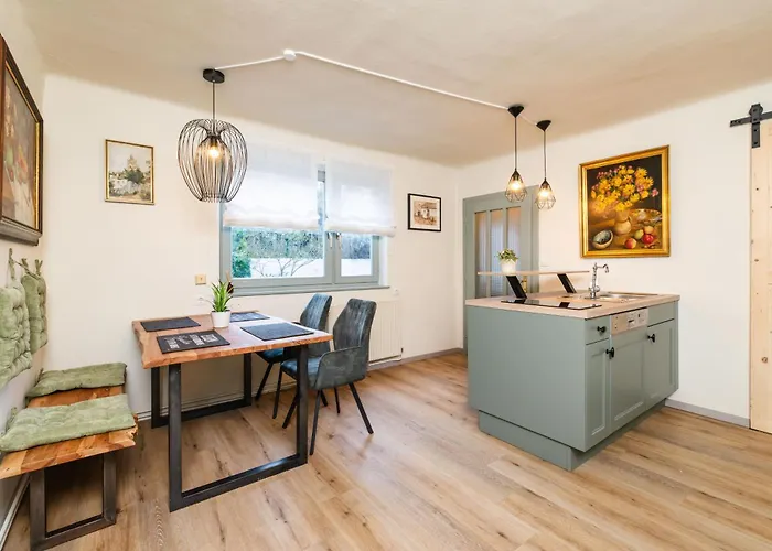 Vakantiehuis Romantisches Weinkellerhaeuschen Mit Whirlpool