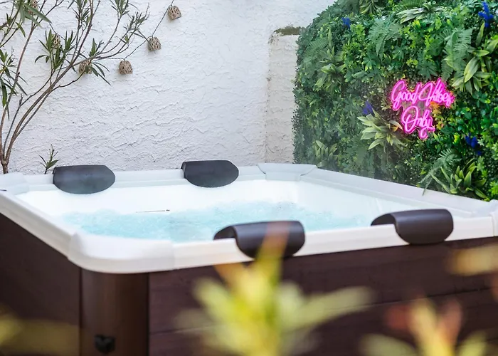 Romantisches Weinkellerhaeuschen Mit Whirlpool