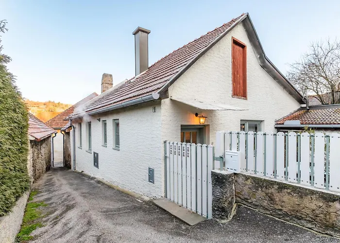 Romantisches Weinkellerhaeuschen Mit Whirlpool Holiday home Krems an der Donau